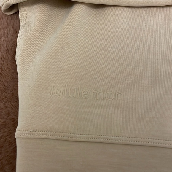 Lululemon softstreme perfectly oversized cropped crew size 8, never worn - Picture 3 of 3